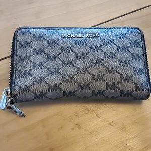 Michael Kors wallet wristlet